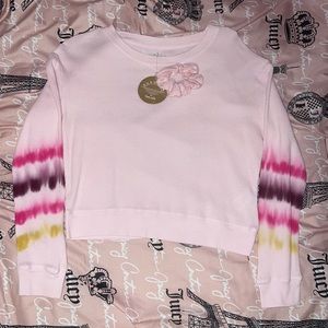 Cute and stretchy pastel pink shirt/pants/scrunchy combo